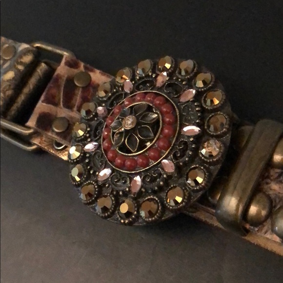 JEWELED BRASS STUDDED GOLD METALLIC LEATHER BELT - Picture 13 of 16